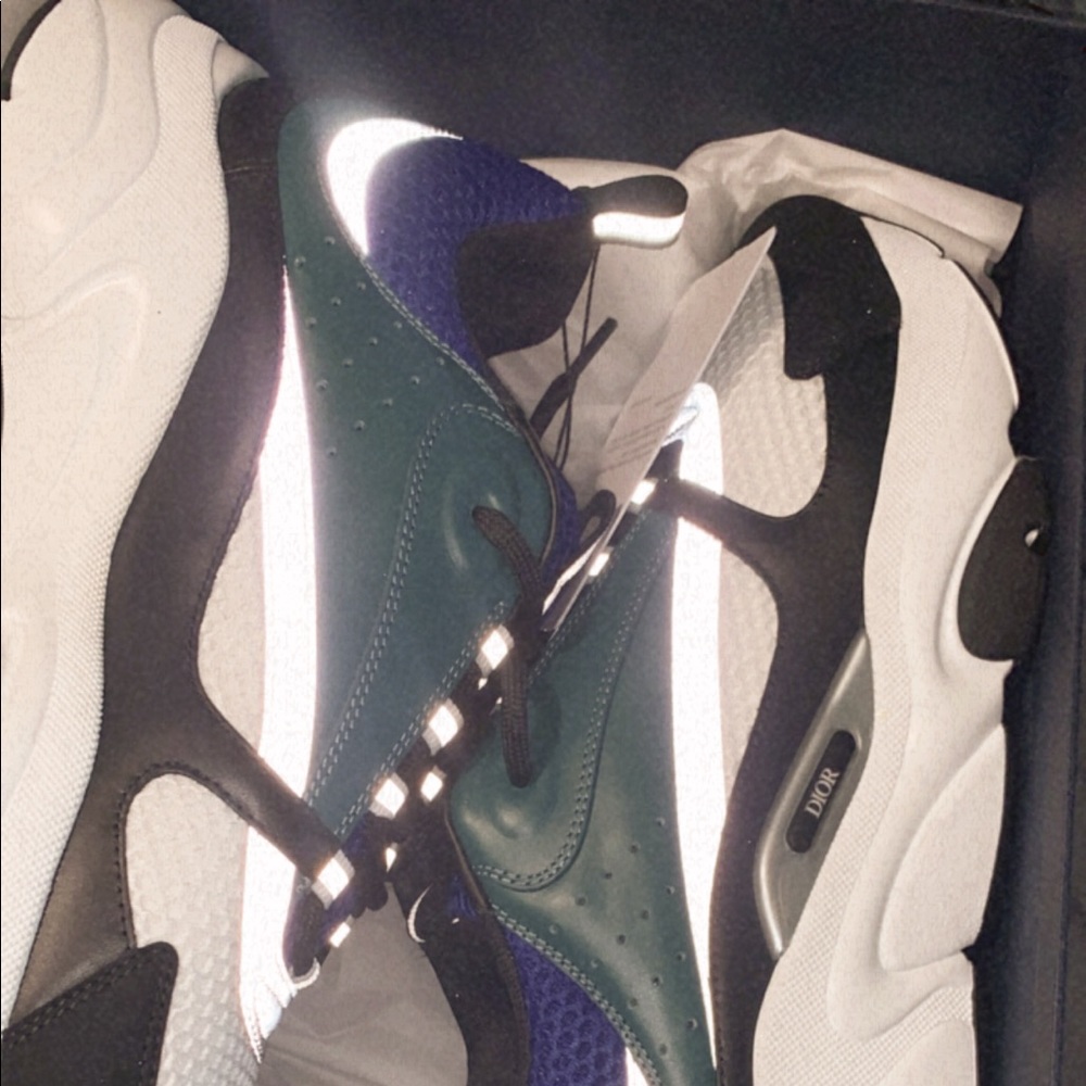 Brand NEW never been worn dior sneakers
